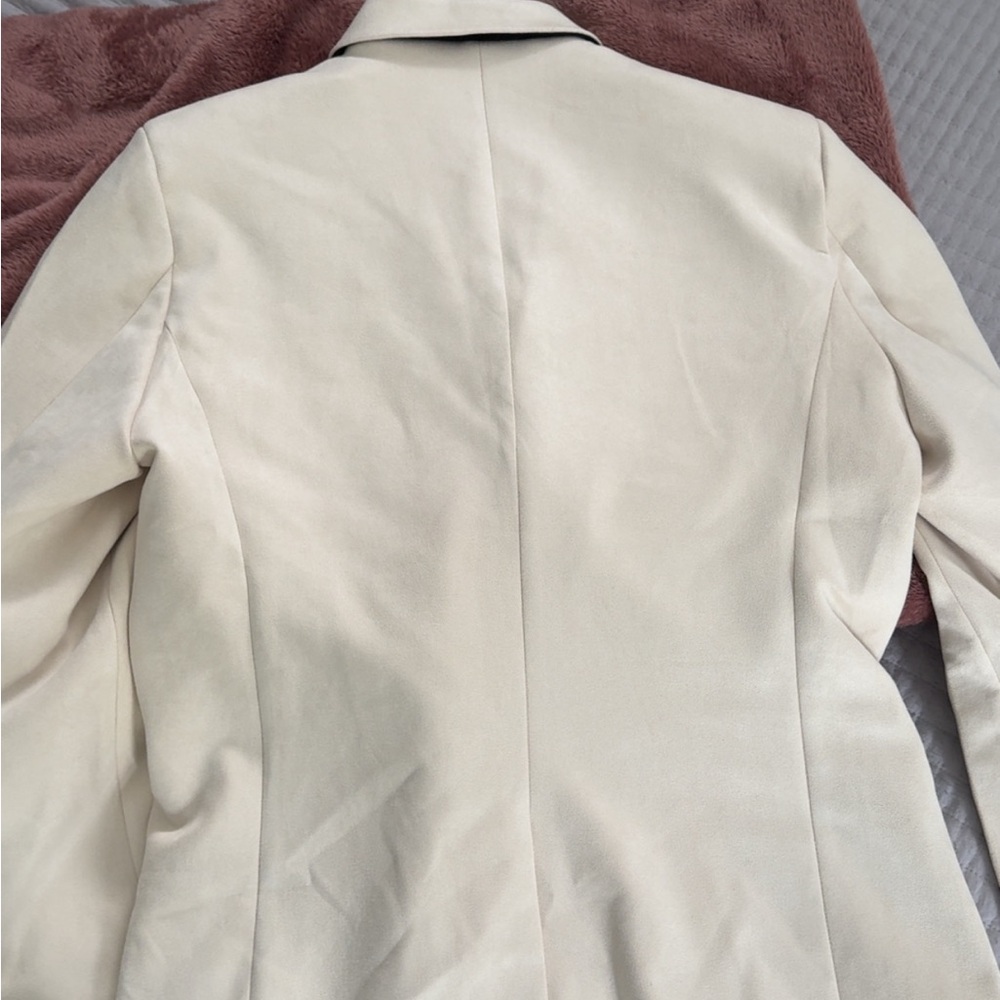 Ivory Blazer - Picture 4 of 4